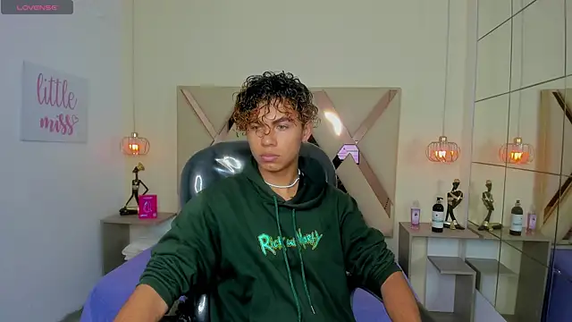 Snapshot of Anyelo_Twink chatting on June 2026 08:13:01 PM Anyelo Twink online show from June 2026 08:13:01 PM