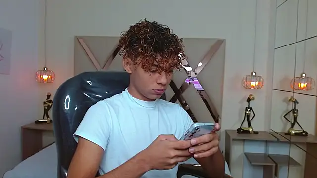 Anyelo Twink online show from March 2026 04:44:02 AM