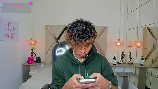 Anyelo Twink online show from June 2026 04:39:01 AM