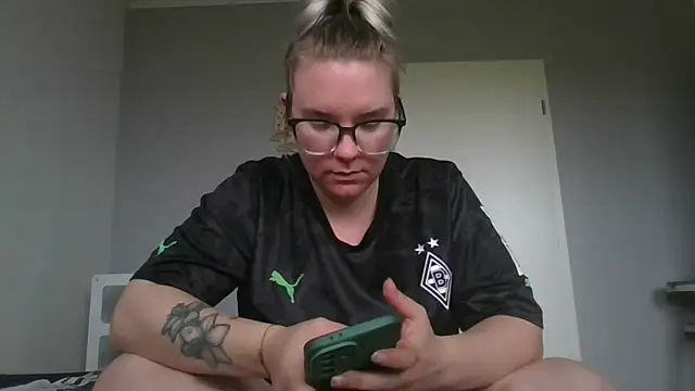 Snapshot of MinchenBienchen98 chatting on February 2026 10:47:02 AM MinchenBienchen98 online show from February 2026 10:47:02 AM