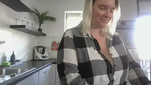 MinchenBienchen98 online show from March 2026 10:35:02 AM