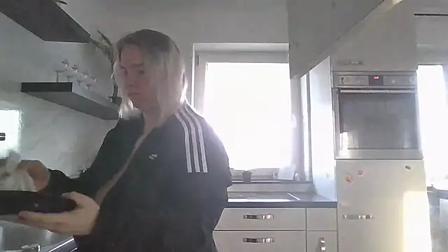 MinchenBienchen98 online show from March 2026 07:03:01 AM