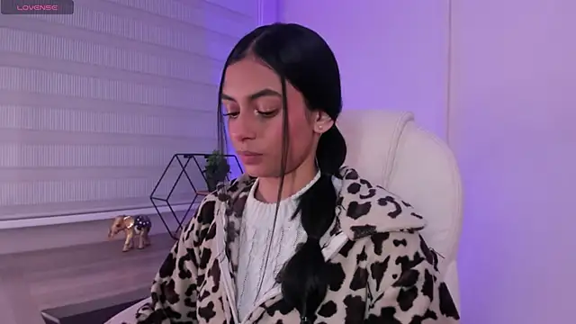 lilith petit  online show from April 2026 12:50:02 PM