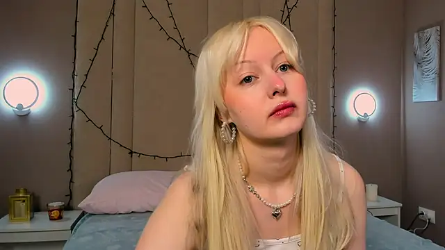Snapshot of AdeleSilvy chatting on April 2026 01:41:01 AM AdeleSilvy online show from April 2026 01:41:01 AM