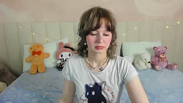 Snapshot of AdeleSilvy chatting on June 2026 01:44:02 AM AdeleSilvy online show from June 2026 01:44:02 AM