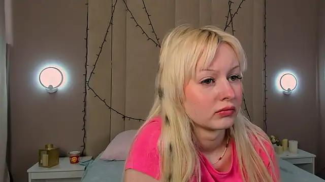 Snapshot of AdeleSilvy chatting on May 2026 01:31:02 AM AdeleSilvy online show from May 2026 01:31:02 AM