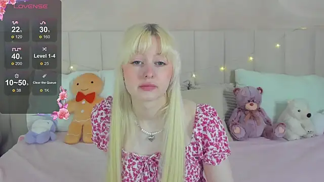 Snapshot of AdeleSilvy chatting on June 2026 01:44:02 AM AdeleSilvy online show from June 2026 01:44:02 AM