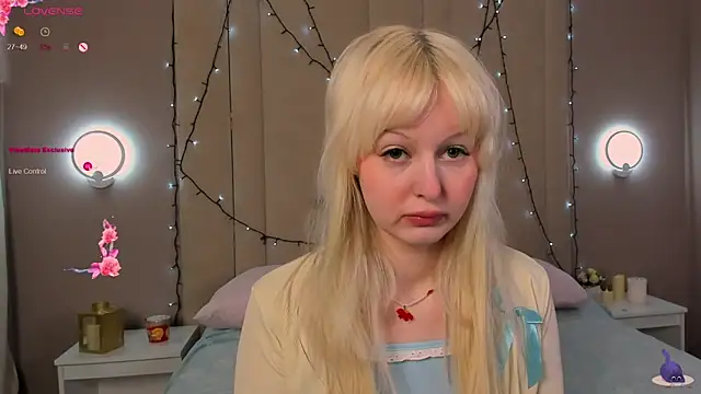 Snapshot of AdeleSilvy chatting on May 2026 01:33:01 AM AdeleSilvy online show from May 2026 01:33:01 AM