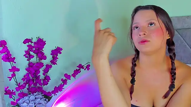 Britanny77 online show from April 2026 10:05:02 PM