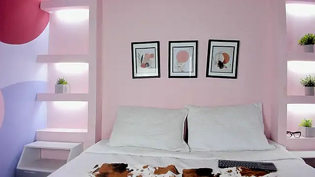 SilvyLaiton online show from January 2026 12:42:02 PM