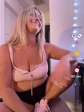 FoxyMillie online show from June 2026 12:44:02 AM