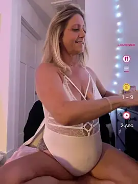 FoxyMillie online show from June 2026 01:11:02 AM