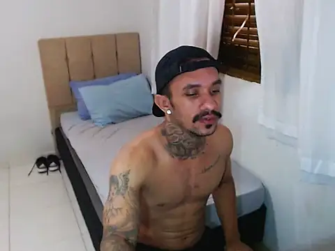 Snapshot of lipegonzalezz chatting on February 2026 11:43:02 AM lipegonzalezz online show from February 2026 11:43:02 AM