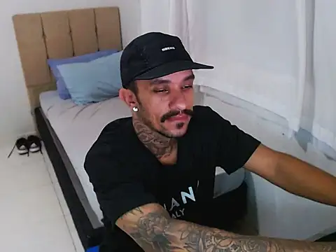 Snapshot of lipegonzalezz chatting on February 2026 02:44:02 AM lipegonzalezz online show from February 2026 02:44:02 AM