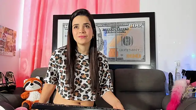 LucianaMoreau online show from April 2026 09:27:01 PM