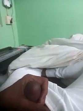 Snapshot of deshi9inch9 chatting on January 2026 08:18:02 PM deshi9inch9 online show from January 2026 08:18:02 PM