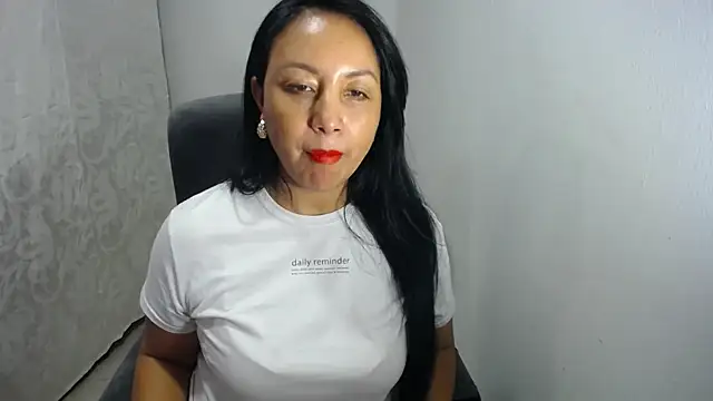 soyElena46 online show from April 2026 02:25:01 PM