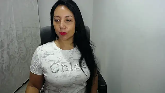 soyElena46 online show from April 2026 11:36:02 AM