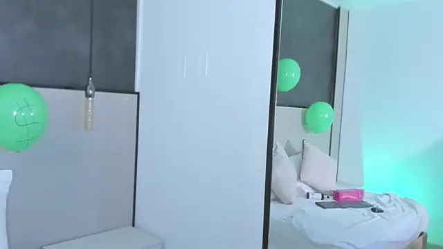 mia slora online show from March 2026 12:19:01 PM