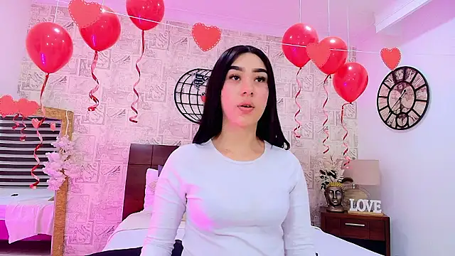 emily clarkk  online show from February 2026 07:11:01 PM