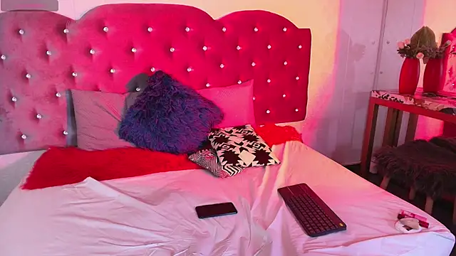 emily clarkk  online show from January 2026 07:40:01 PM