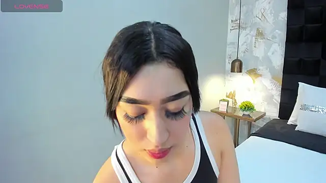 emily clarkk  online show from March 2026 07:54:02 PM