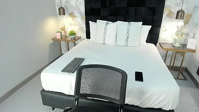 emily clarkk  online show from February 2026 08:08:02 PM