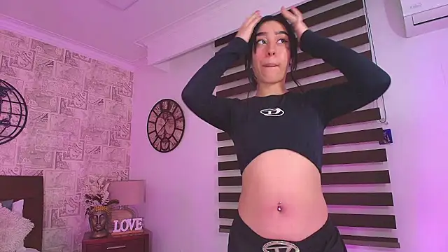 emily clarkk  online show from January 2026 07:56:02 PM