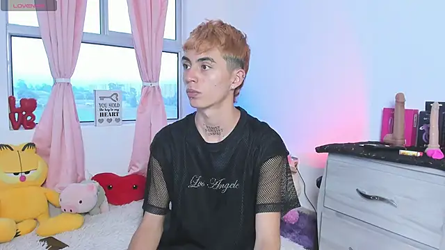 Maiky Cooper01 online show from February 2026 08:18:01 PM