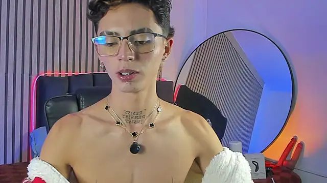 Snapshot of Maiky_Cooper01 chatting on June 2026 02:53:02 AM Maiky Cooper01 online show from June 2026 02:53:02 AM