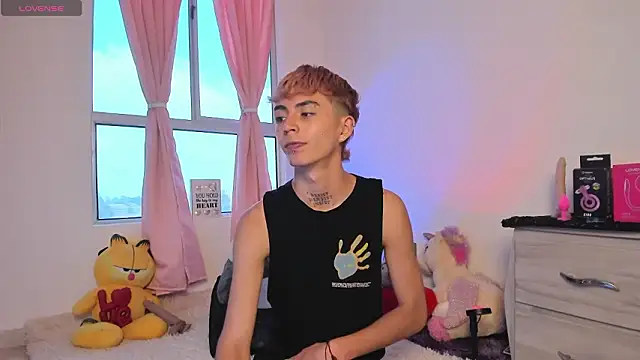 Maiky Cooper01 online show from February 2026 05:02:01 PM