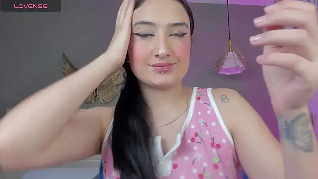 emma hiltonn  online show from April 2026 07:20:01 PM