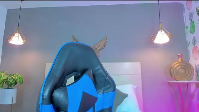 emma hiltonn  online show from April 2026 02:29:02 AM