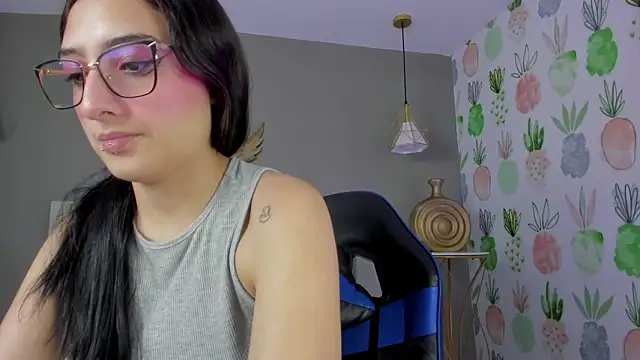 emma hiltonn  online show from March 2026 02:22:01 AM