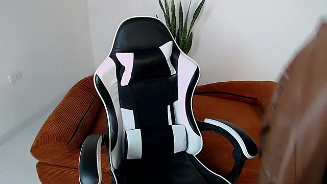 DarrenColleen online show from April 2026 02:54:01 PM