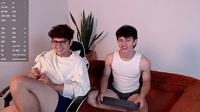 Snapshot of DarrenColleen chatting on February 2026 03:04:02 AM DarrenColleen online show from February 2026 03:04:02 AM