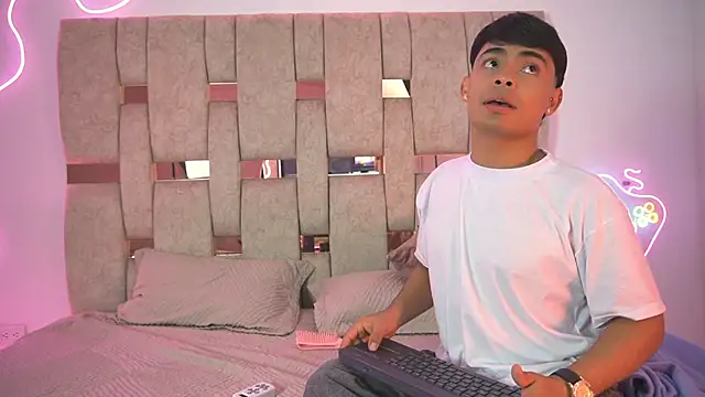 LiamJaxon online show from February 2026 03:57:02 AM