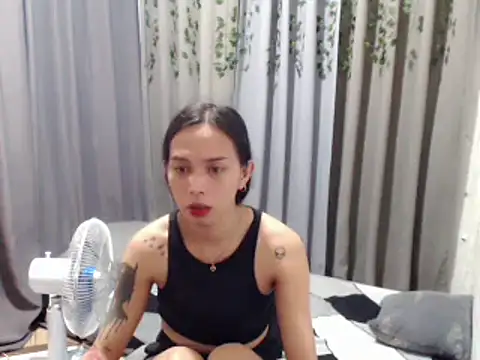 Snapshot of LOVELYMAYUMIE chatting on December 2024 01:37:02 AM LOVELYMAYUMIE online show from December 2024 01:37:02 AM