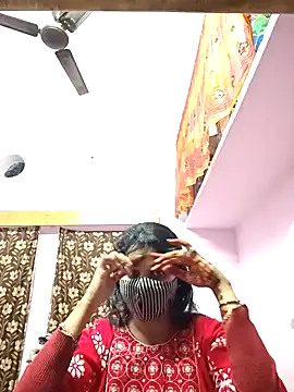 Priyaji7575 online show from January 2026 01:04:02 PM