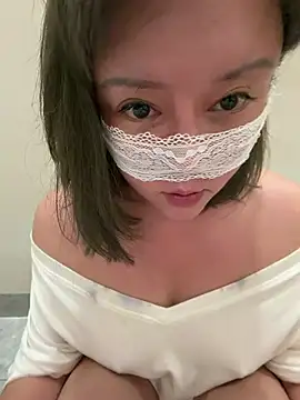 Snapshot of Mia-zhan chatting on July 2026 06:32:02 PM Mia-zhan online show from July 2026 06:32:02 PM