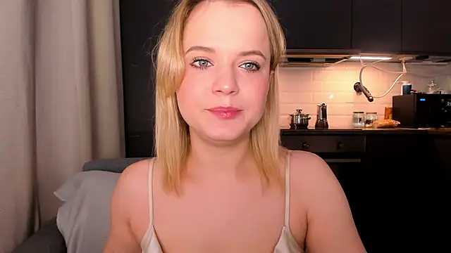 Snapshot of JessicaBeverly_ chatting on April 2026 06:44:01 AM JessicaBeverly online show from April 2026 06:44:01 AM