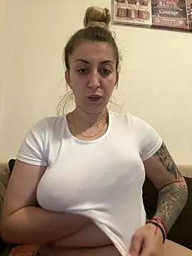 dalia0710 online show from April 2026 09:48:01 PM