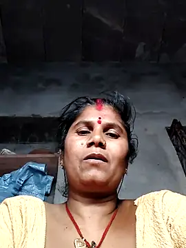 Hot di97 online show from May 2026 01:45:01 PM