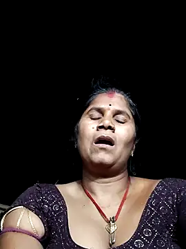 Hot di97 online show from May 2026 03:41:02 PM