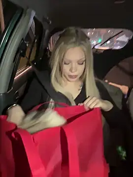 AlyssaFoxx  online show from February 2026 07:00:01 PM