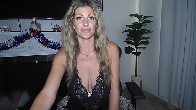 kaitlyncollins26 online show from June 2026 12:32:01 PM