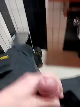 Hertsguy1984 online show from April 2026 07:09:02 PM