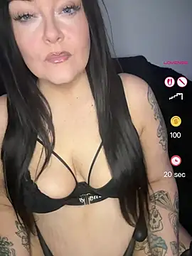 Miss CurvesXXX online show from May 2026 10:17:01 PM