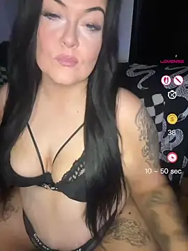 Snapshot of Miss_CurvesXXX chatting on June 2026 09:57:02 PM Miss CurvesXXX online show from June 2026 09:57:02 PM