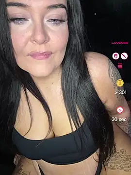 Snapshot of Miss_CurvesXXX chatting on June 2026 10:33:01 PM Miss CurvesXXX online show from June 2026 10:33:01 PM